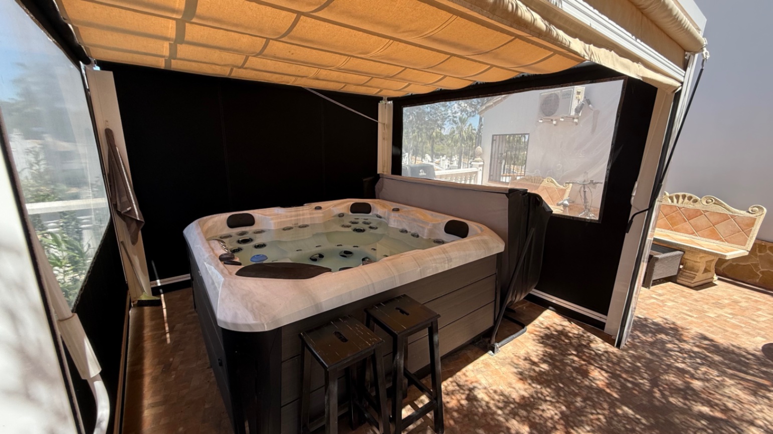 For sale - 4 Bedroom 2 Bathroom Villa in Orihuela - Inland  - Alicante