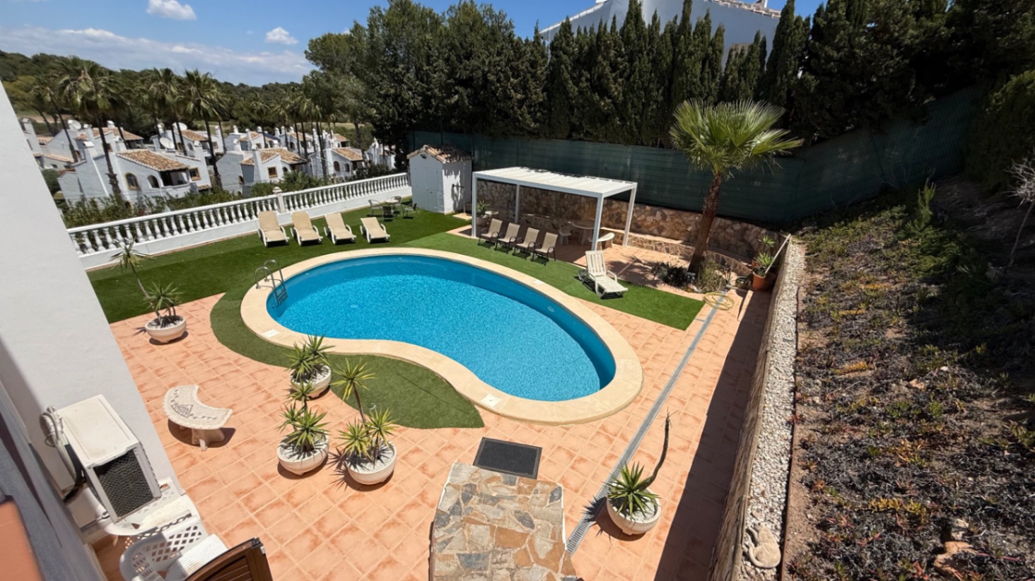 For sale - 4 Bedroom 2 Bathroom Villa in Orihuela - Inland  - Alicante