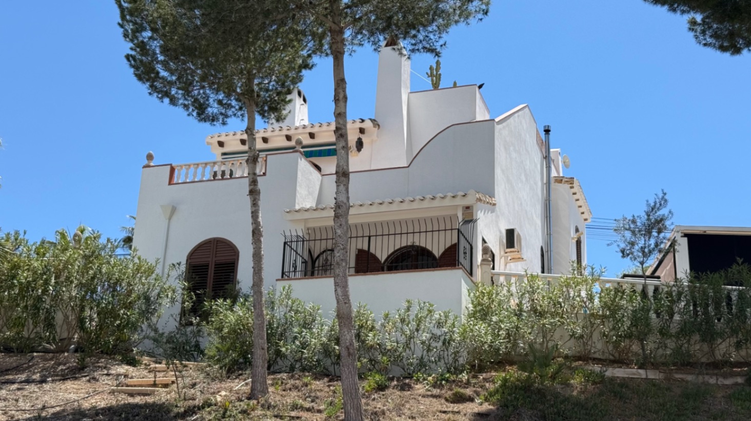 For sale - 4 Bedroom 2 Bathroom Villa in Orihuela - Inland  - Alicante