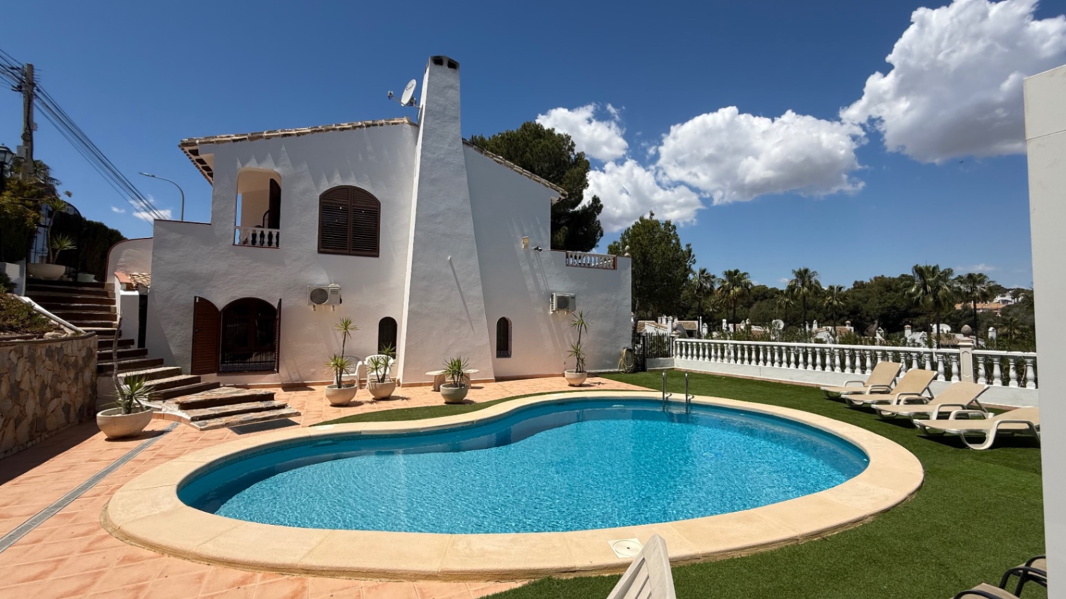 For sale - 4 Bedroom 2 Bathroom Villa in Orihuela - Inland  - Alicante