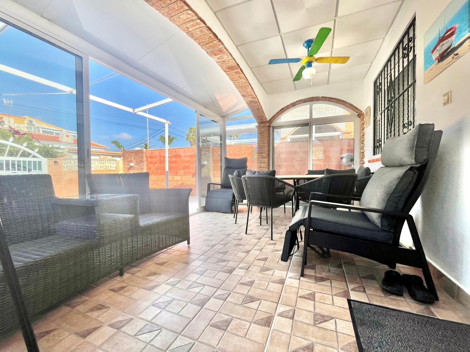 For sale - 3 Bedroom 2 Bathroom Villa in Orihuela Costa - Los Almendros-la Florida  - Alicante