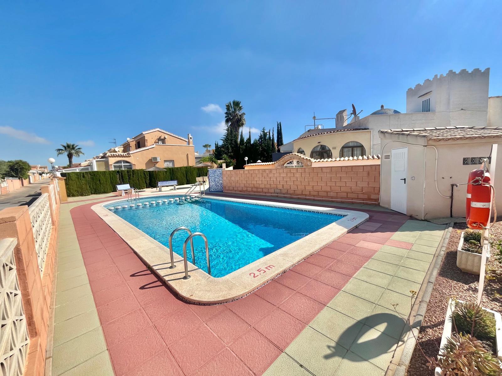 For sale - 3 Bedroom 2 Bathroom Villa in Orihuela Costa - Los Almendros-la Florida  - Alicante
