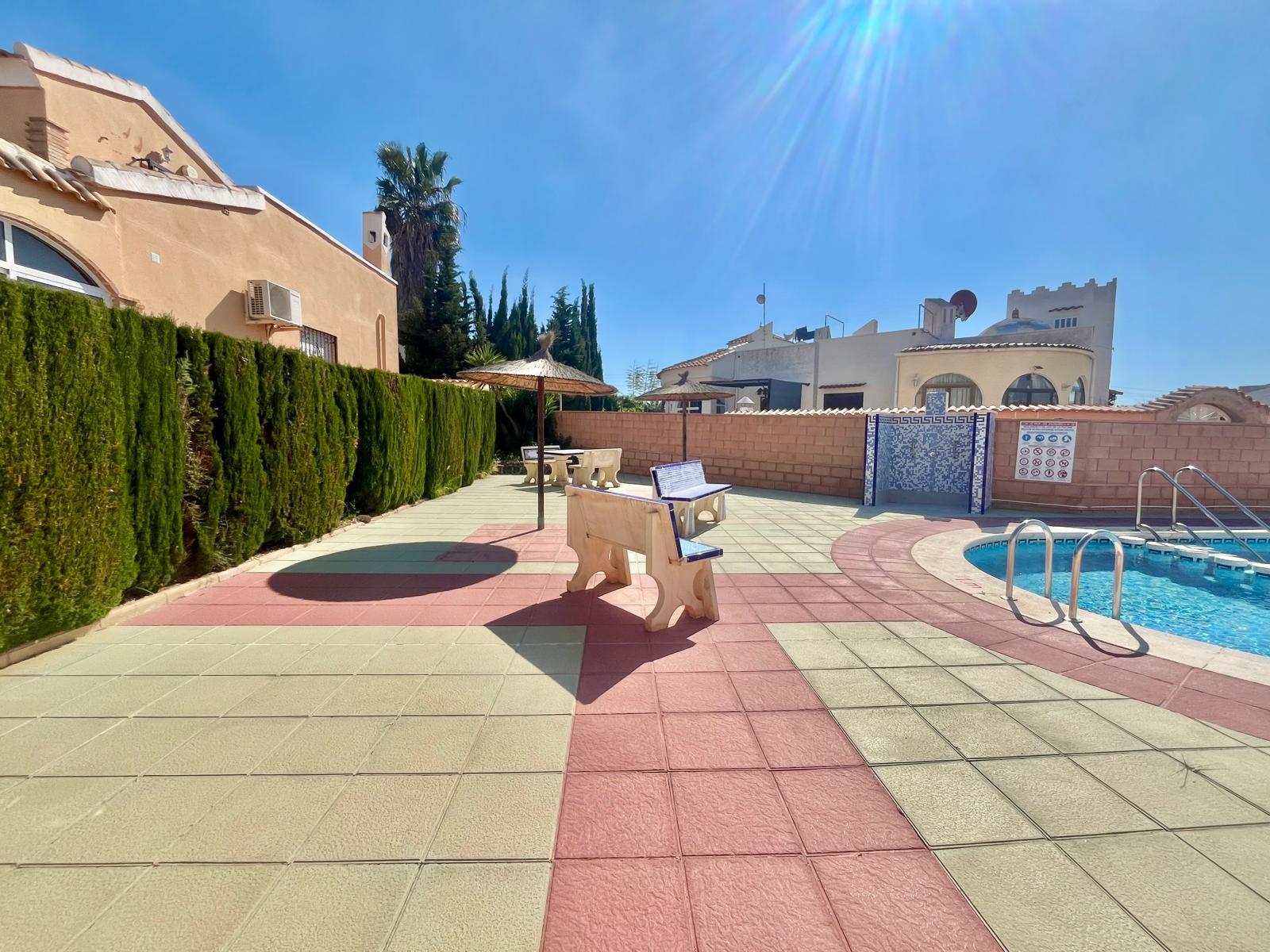 For sale - 3 Bedroom 2 Bathroom Villa in Orihuela Costa - Los Almendros-la Florida  - Alicante