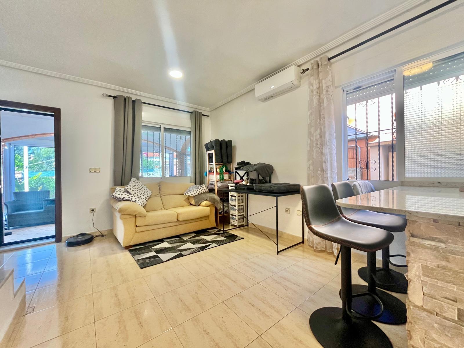 For sale - 3 Bedroom 2 Bathroom Villa in Orihuela Costa - Los Almendros-la Florida  - Alicante