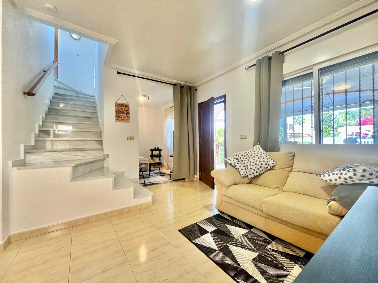 For sale - 3 Bedroom 2 Bathroom Villa in Orihuela Costa - Los Almendros-la Florida  - Alicante