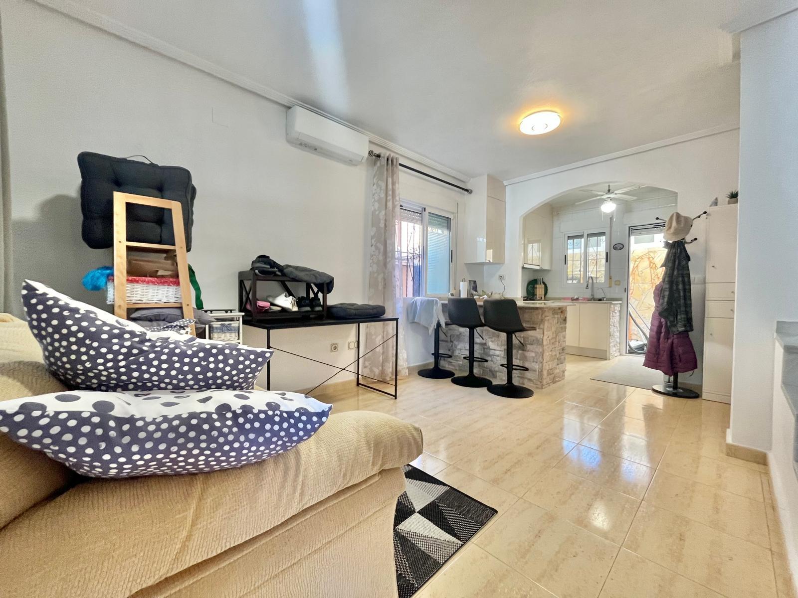 For sale - 3 Bedroom 2 Bathroom Villa in Orihuela Costa - Los Almendros-la Florida  - Alicante