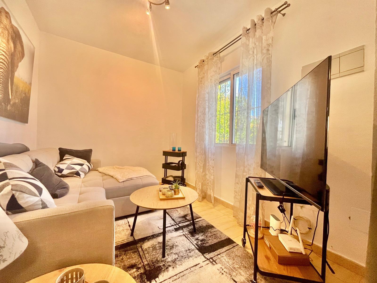 For sale - 3 Bedroom 2 Bathroom Villa in Orihuela Costa - Los Almendros-la Florida  - Alicante