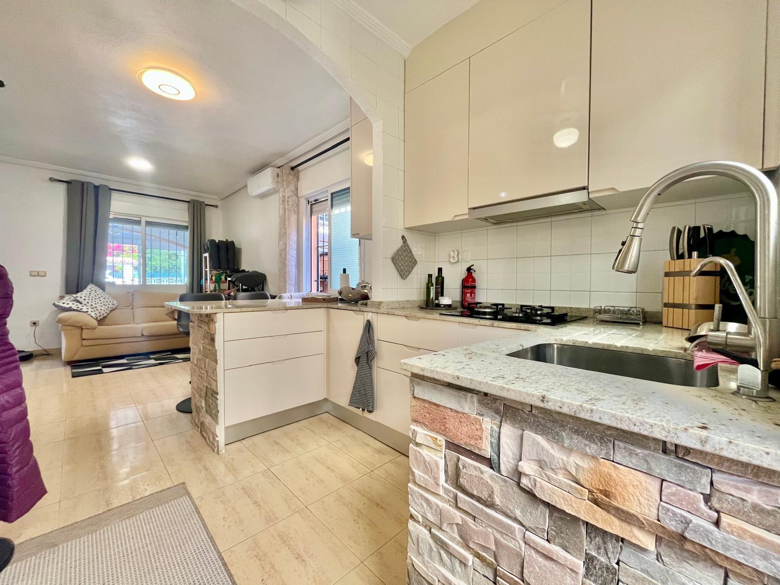 For sale - 3 Bedroom 2 Bathroom Villa in Orihuela Costa - Los Almendros-la Florida  - Alicante