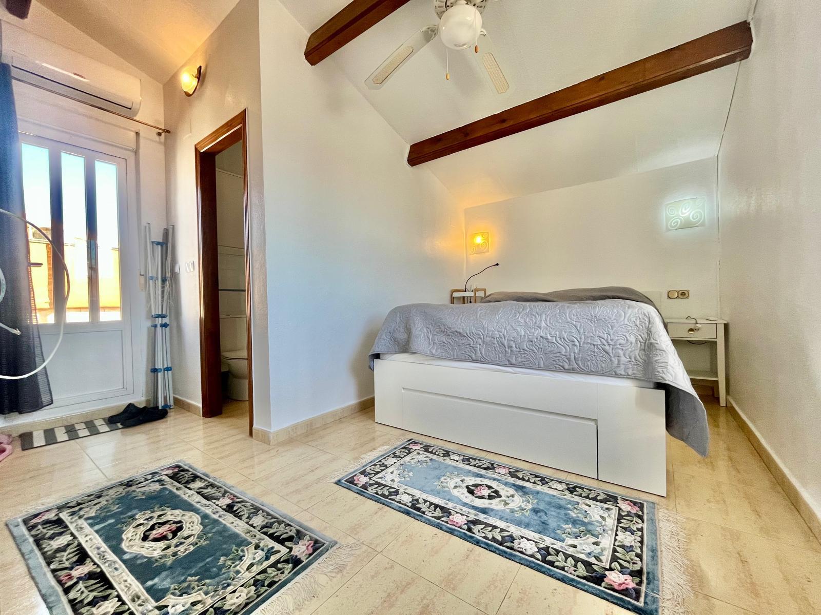 For sale - 3 Bedroom 2 Bathroom Villa in Orihuela Costa - Los Almendros-la Florida  - Alicante