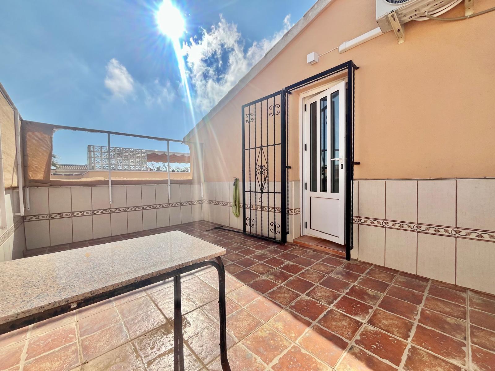 For sale - 3 Bedroom 2 Bathroom Villa in Orihuela Costa - Los Almendros-la Florida  - Alicante