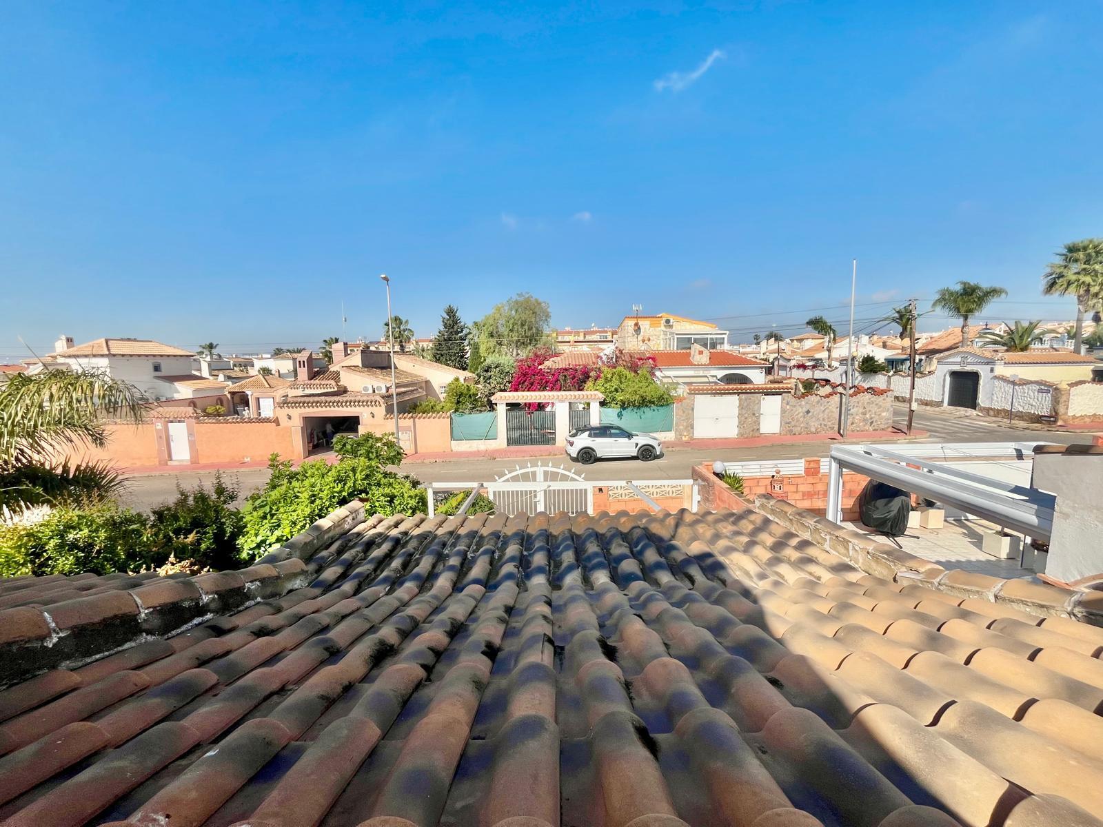 For sale - 3 Bedroom 2 Bathroom Villa in Orihuela Costa - Los Almendros-la Florida  - Alicante