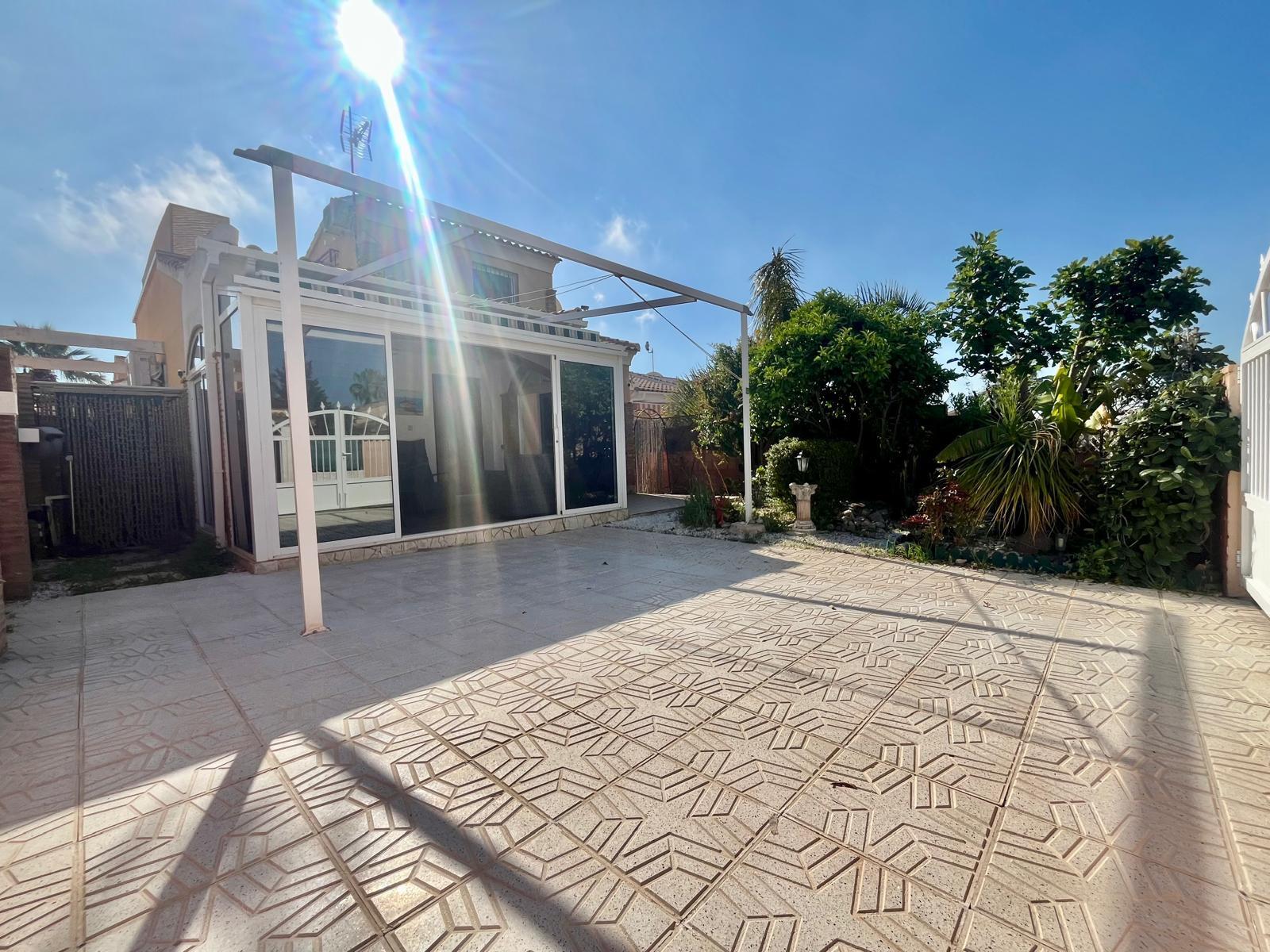 For sale - 3 Bedroom 2 Bathroom Villa in Orihuela Costa - Los Almendros-la Florida  - Alicante