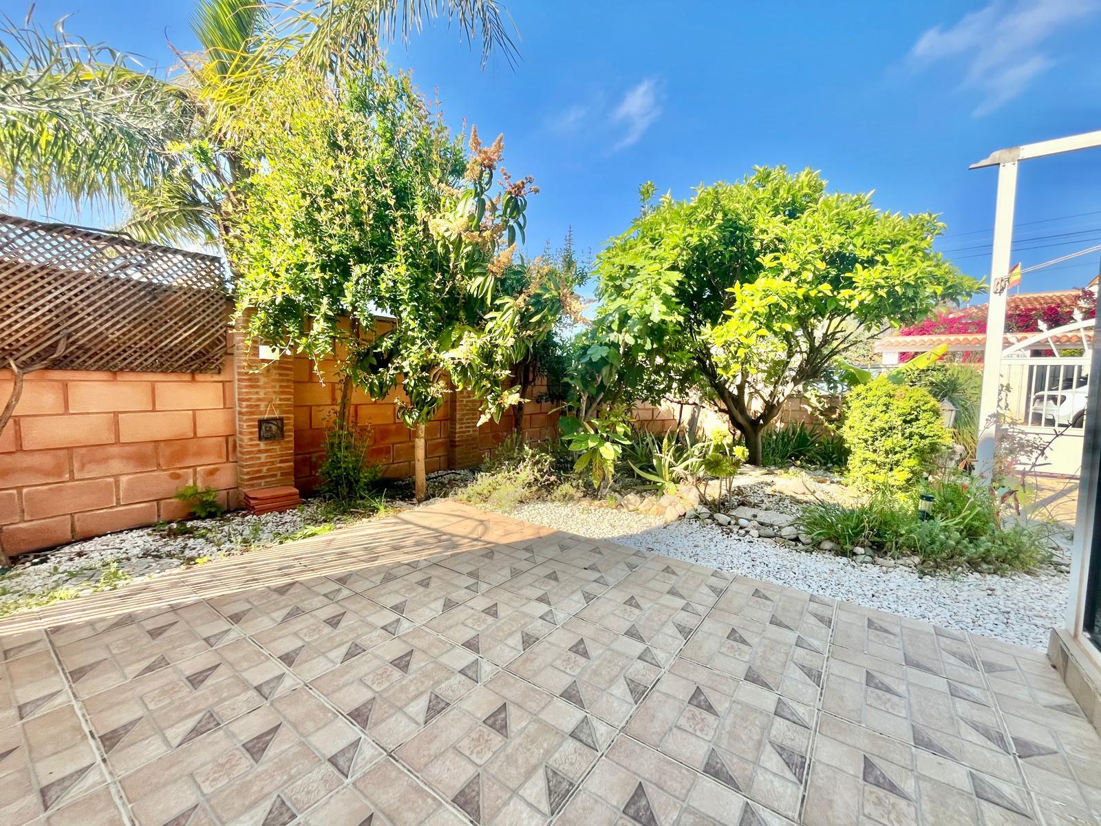 For sale - 3 Bedroom 2 Bathroom Villa in Orihuela Costa - Los Almendros-la Florida  - Alicante