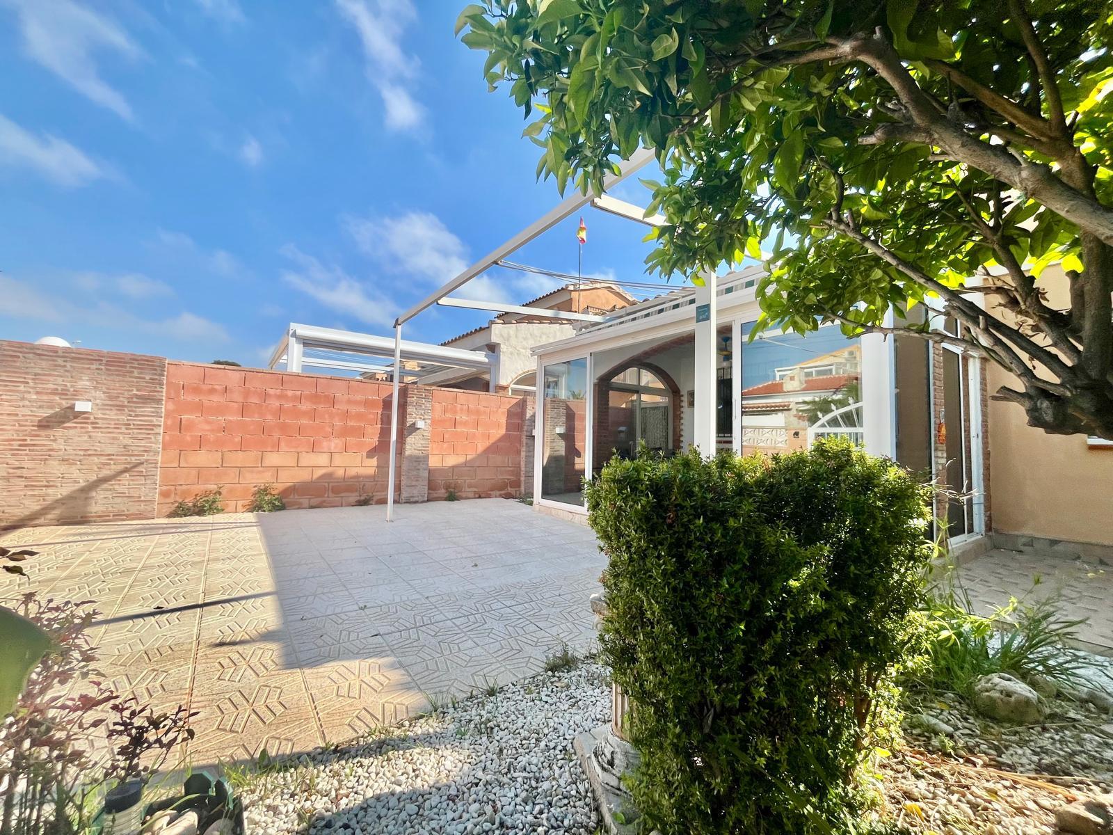 For sale - 3 Bedroom 2 Bathroom Villa in Orihuela Costa - Los Almendros-la Florida  - Alicante