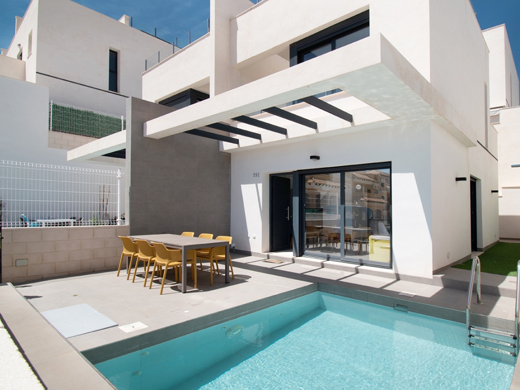 3 Bedroom 3 Bathroom Semi Detached in Orihuela Costa