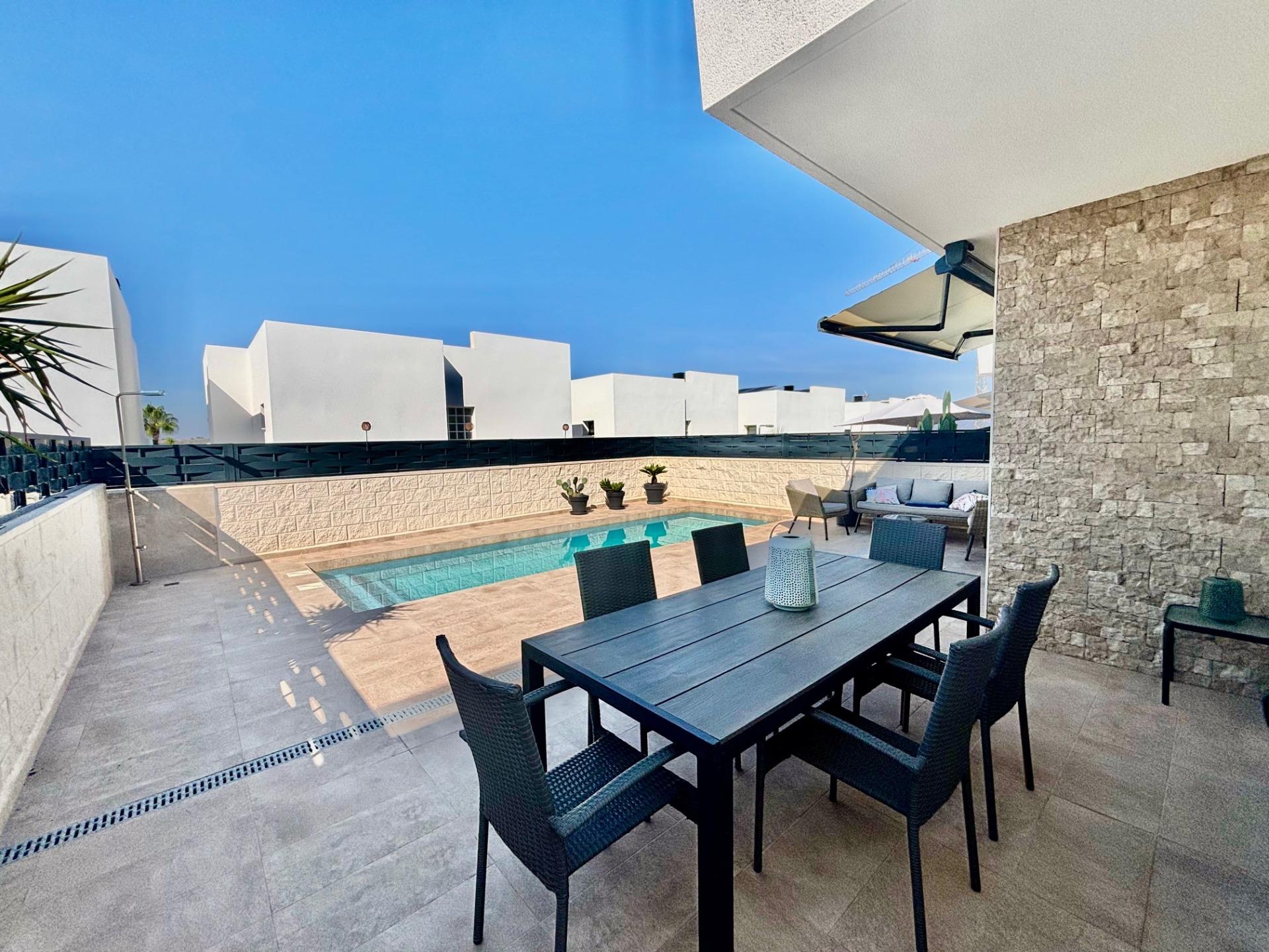 For sale - 3 Bedroom 2 Bathroom Villa in Benijofar - Pueblo 4  - Alicante