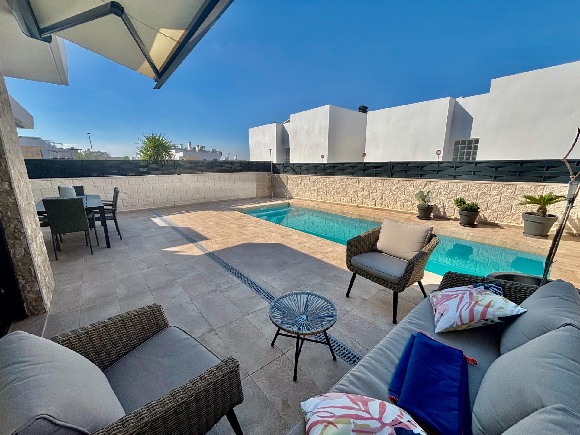 For sale - 3 Bedroom 2 Bathroom Villa in Benijofar - Pueblo 4  - Alicante