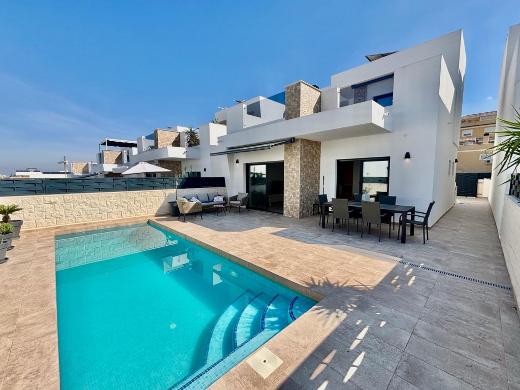 3 Bedroom 2 Bathroom Villa in Benijofar
