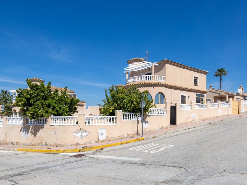 5 Bedroom 3 Bathroom Villa in Benijofar