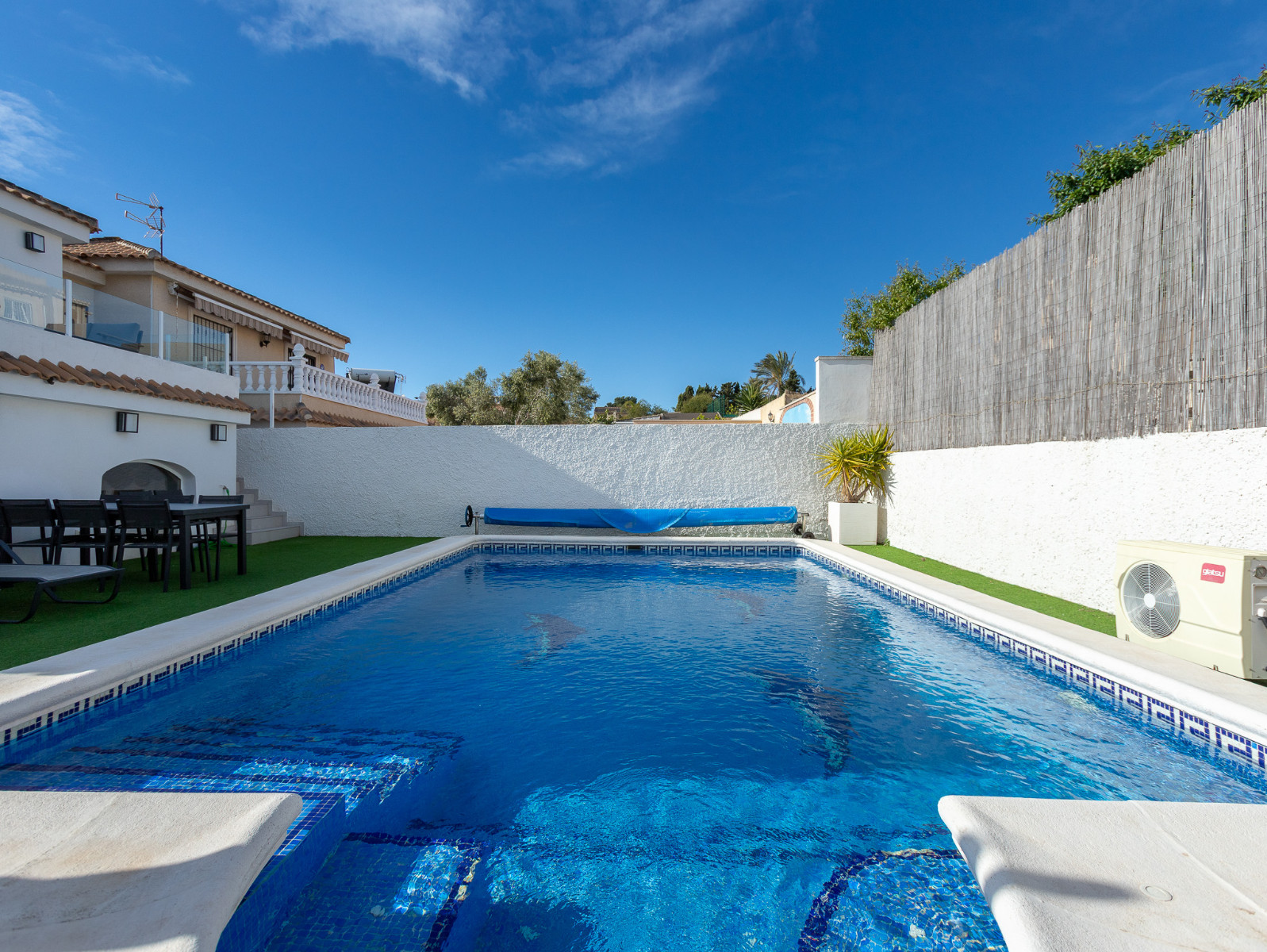 For sale - 4 Bedroom 3 Bathroom Villa in Los Balcones - Costa Blanca  - Alicante