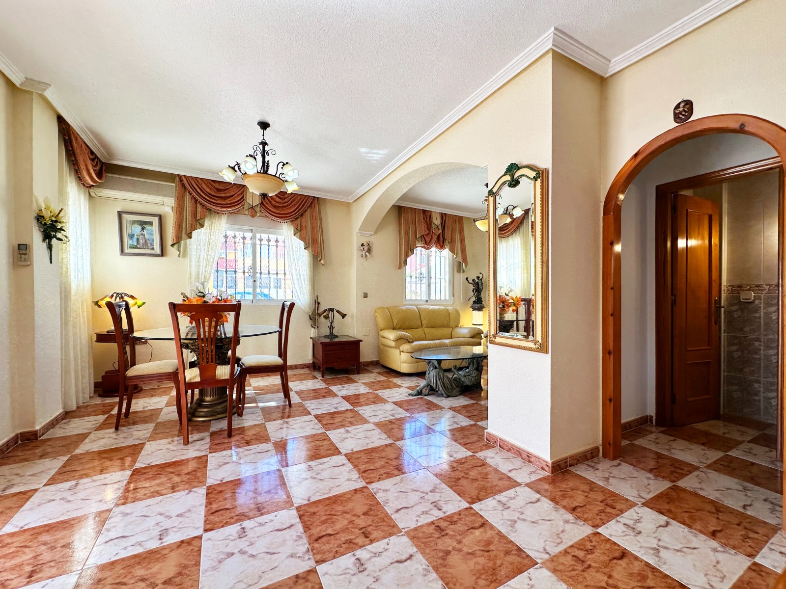 For sale - 2 Bedroom 2 Bathroom Town House in La Zenia - Costa Blanca  - Alicante