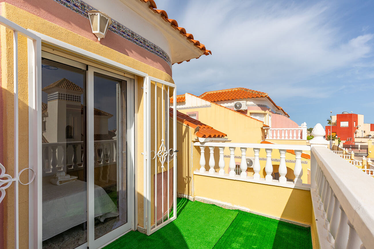 For sale - 2 Bedroom 2 Bathroom Semi Detached in Villamartin  - Villamartin  - Alicante