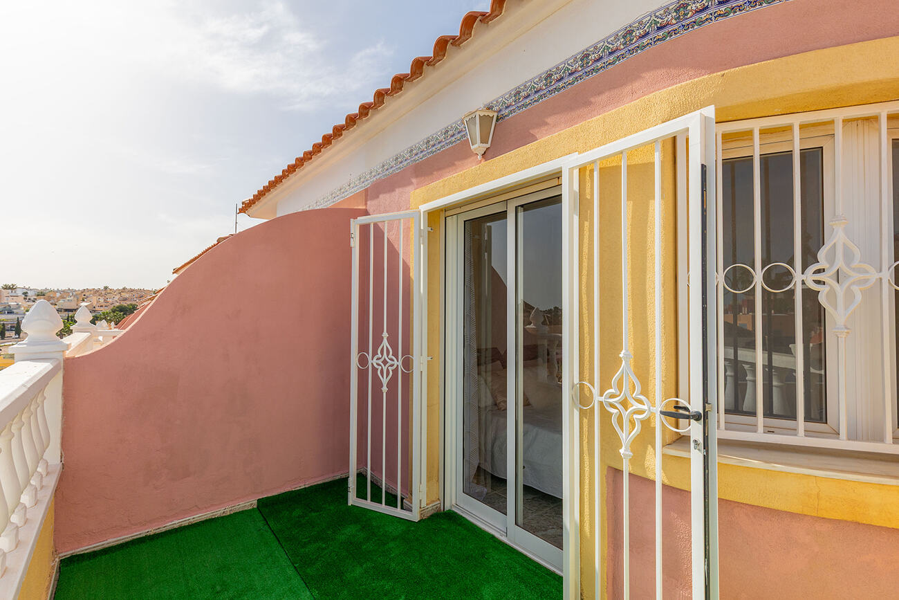 For sale - 2 Bedroom 2 Bathroom Semi Detached in Villamartin  - Villamartin  - Alicante