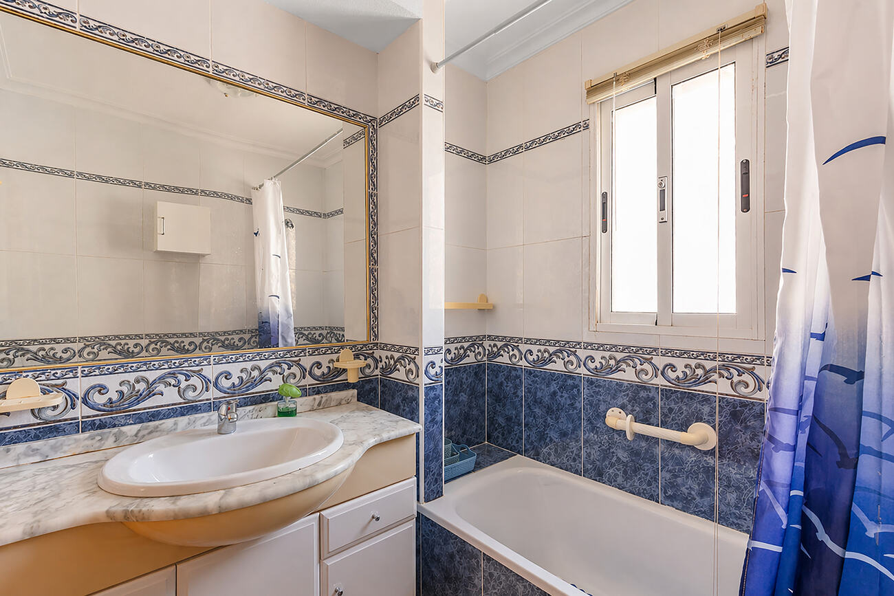 For sale - 2 Bedroom 2 Bathroom Semi Detached in Villamartin  - Villamartin  - Alicante