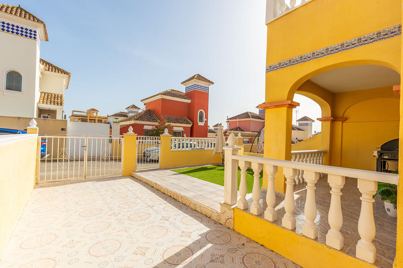 For sale - 2 Bedroom 2 Bathroom Semi Detached in Villamartin  - Villamartin  - Alicante
