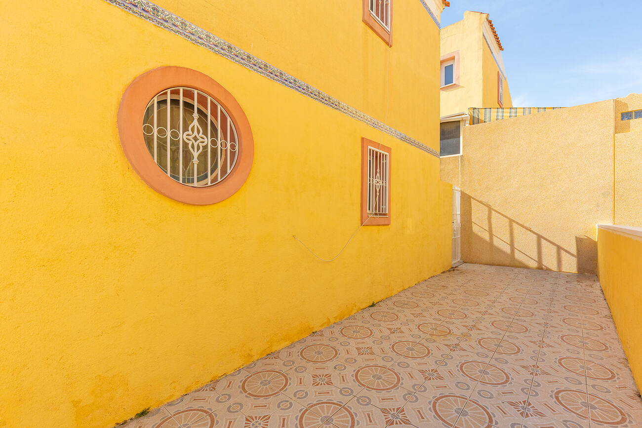 For sale - 2 Bedroom 2 Bathroom Semi Detached in Villamartin  - Villamartin  - Alicante