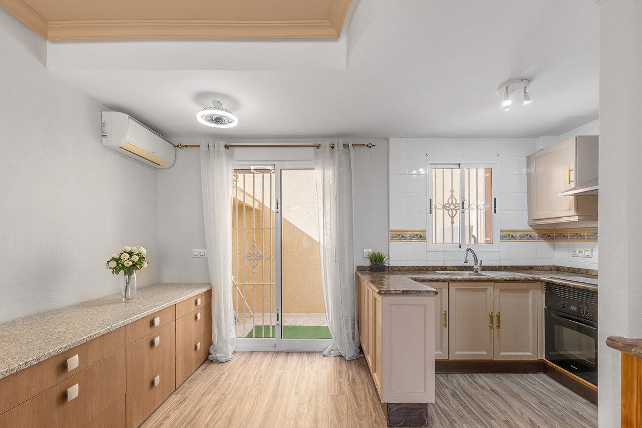 For sale - 2 Bedroom 2 Bathroom Semi Detached in Villamartin  - Villamartin  - Alicante