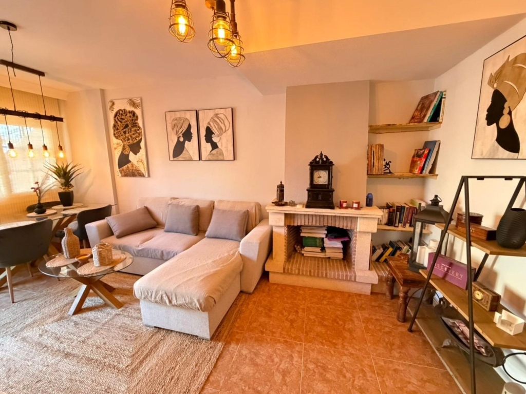 3 Bedroom 2 Bathroom Semi Detached in Orihuela Costa