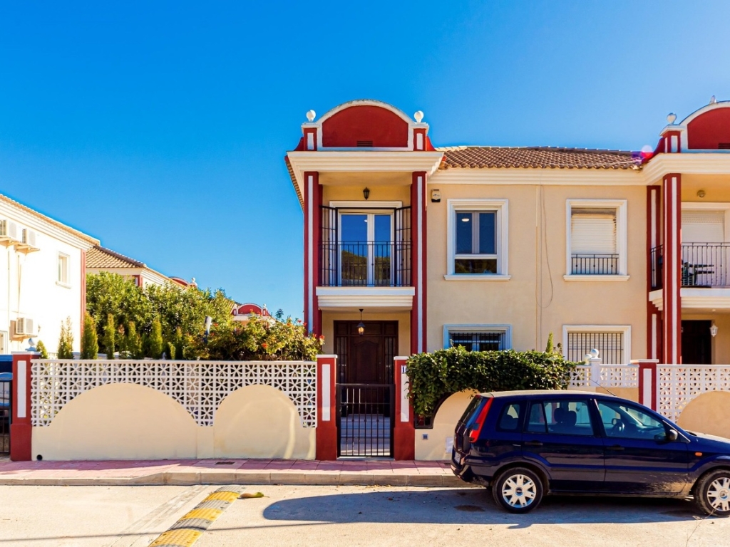 4 Bedroom 2 Bathroom Duplex in Dehesa de Campoamor