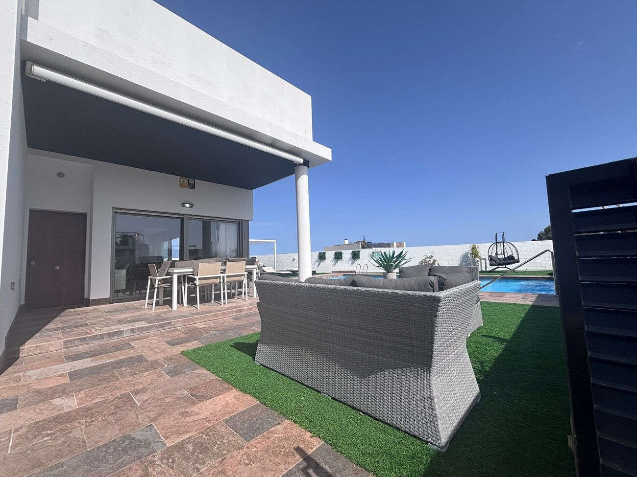 For sale - 5 Bedroom 4 Bathroom Villa in Villamartin - Costa Blanca  - Alicante