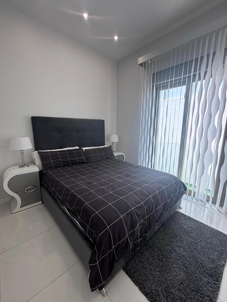 For sale - 5 Bedroom 4 Bathroom Villa in Villamartin - Costa Blanca  - Alicante