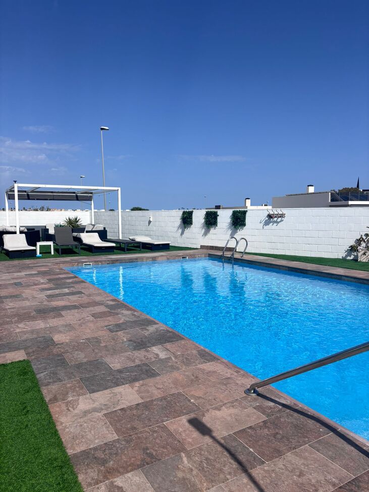 For sale - 5 Bedroom 4 Bathroom Villa in Villamartin - Costa Blanca  - Alicante