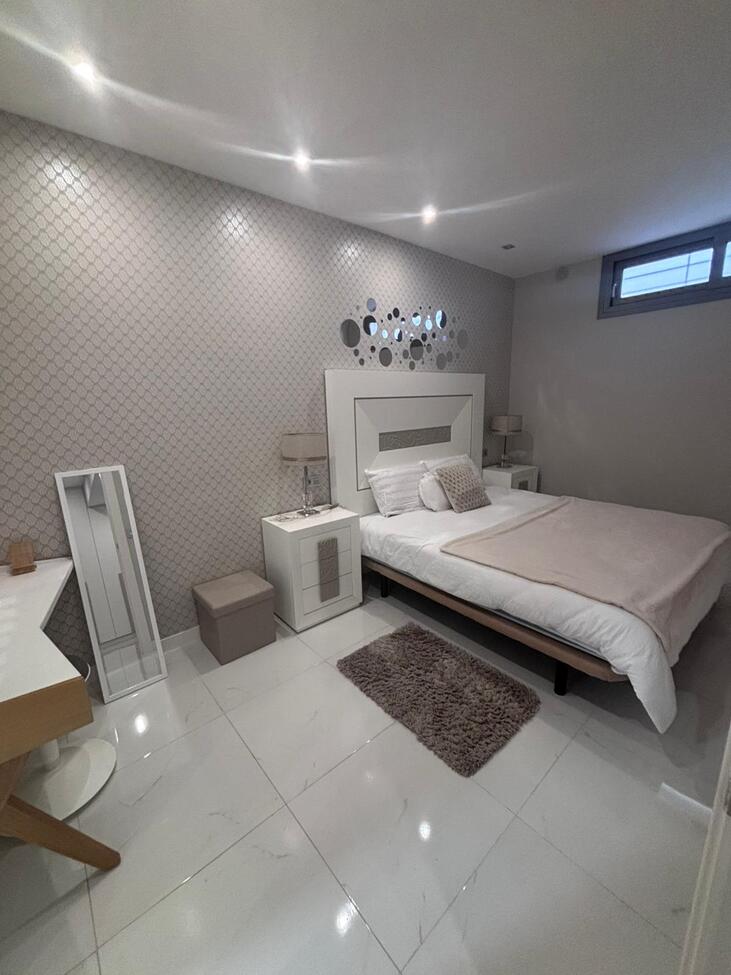 For sale - 5 Bedroom 4 Bathroom Villa in Villamartin - Costa Blanca  - Alicante