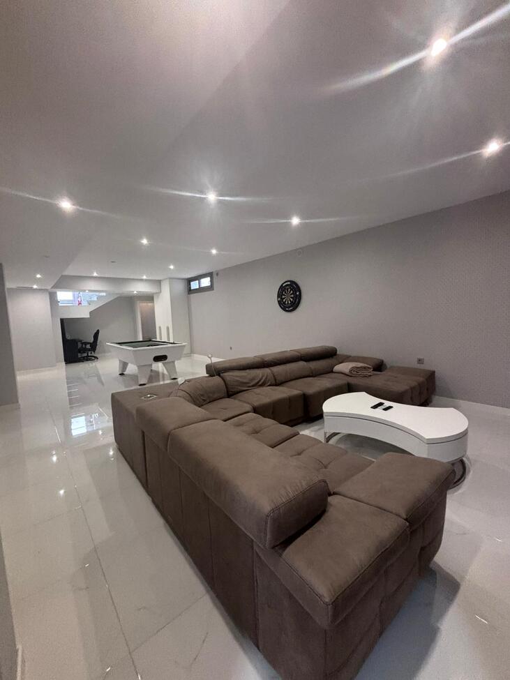 For sale - 5 Bedroom 4 Bathroom Villa in Villamartin - Costa Blanca  - Alicante