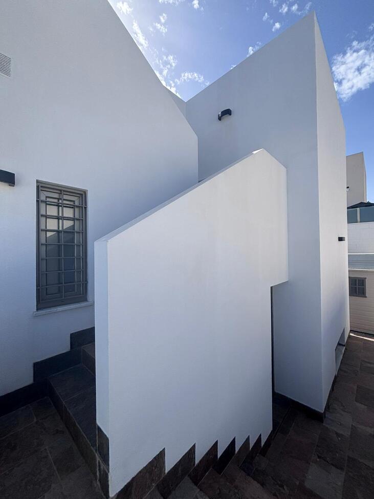 For sale - 5 Bedroom 4 Bathroom Villa in Villamartin - Costa Blanca  - Alicante