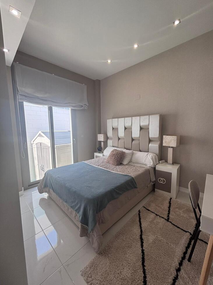 For sale - 5 Bedroom 4 Bathroom Villa in Villamartin - Costa Blanca  - Alicante