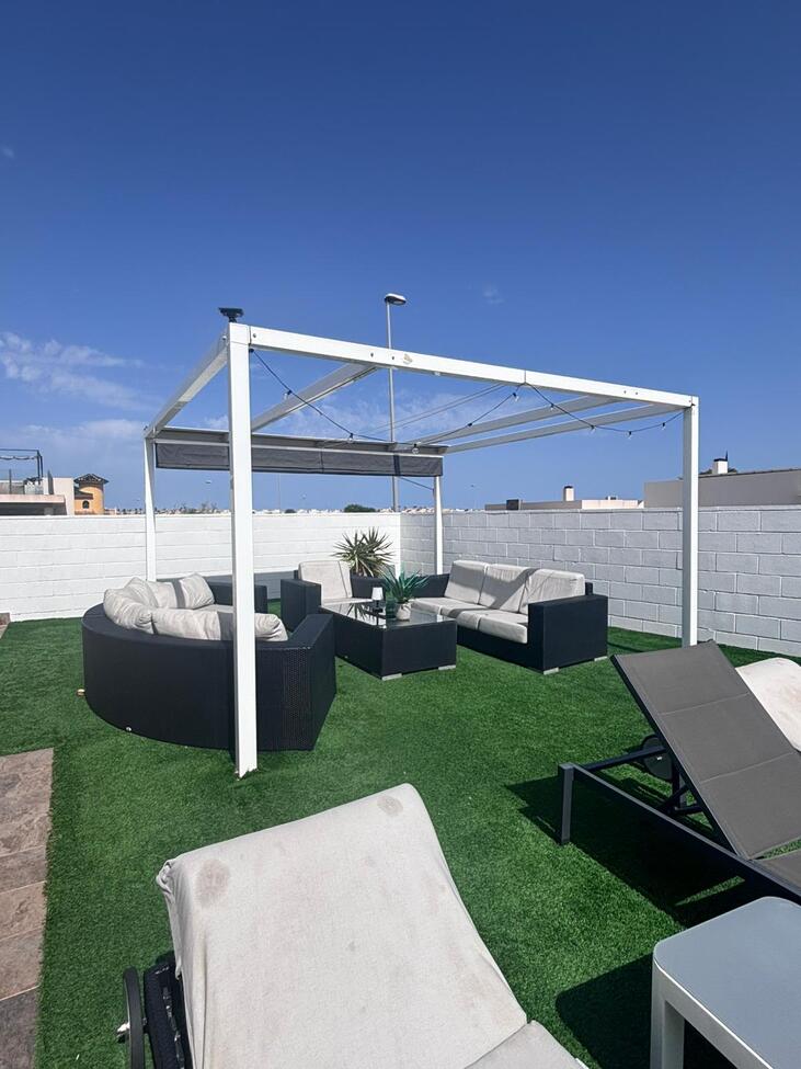 For sale - 5 Bedroom 4 Bathroom Villa in Villamartin - Costa Blanca  - Alicante