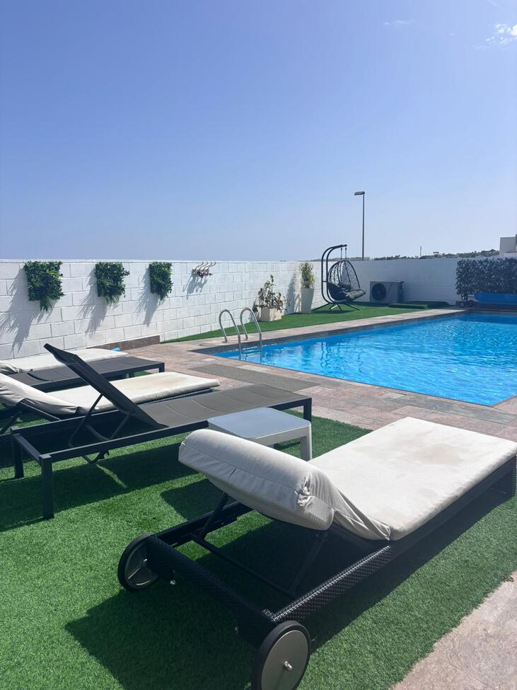 For sale - 5 Bedroom 4 Bathroom Villa in Villamartin - Costa Blanca  - Alicante