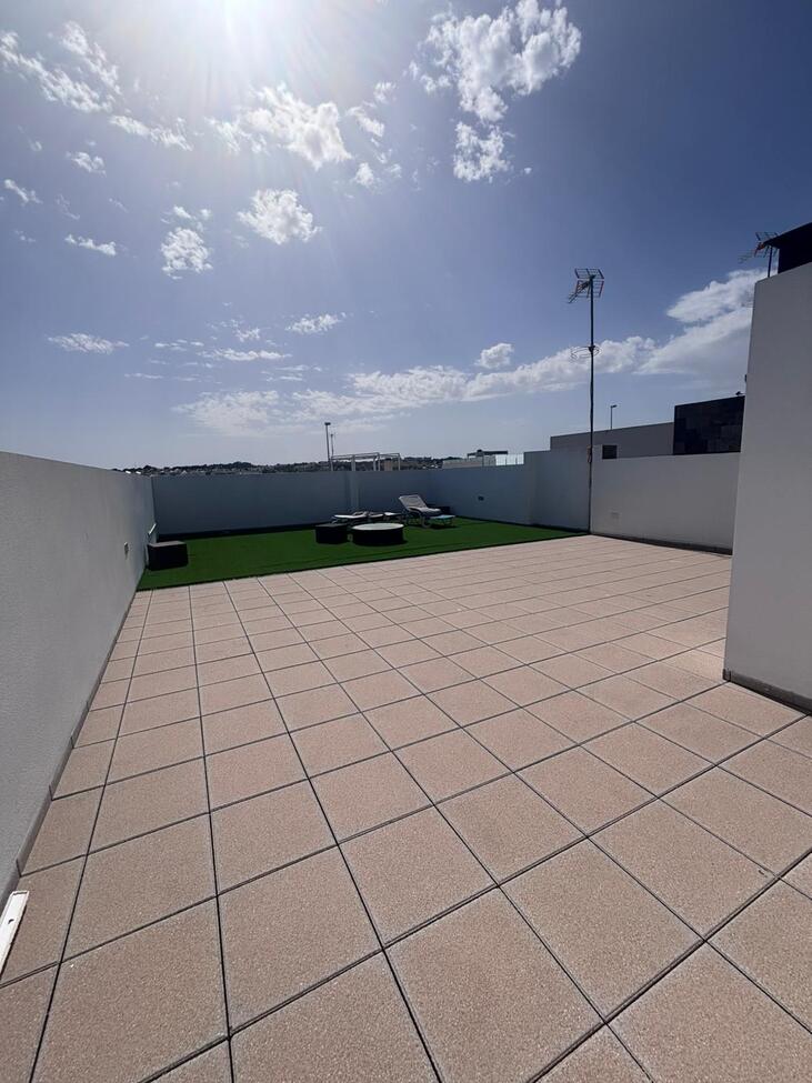 For sale - 5 Bedroom 4 Bathroom Villa in Villamartin - Costa Blanca  - Alicante