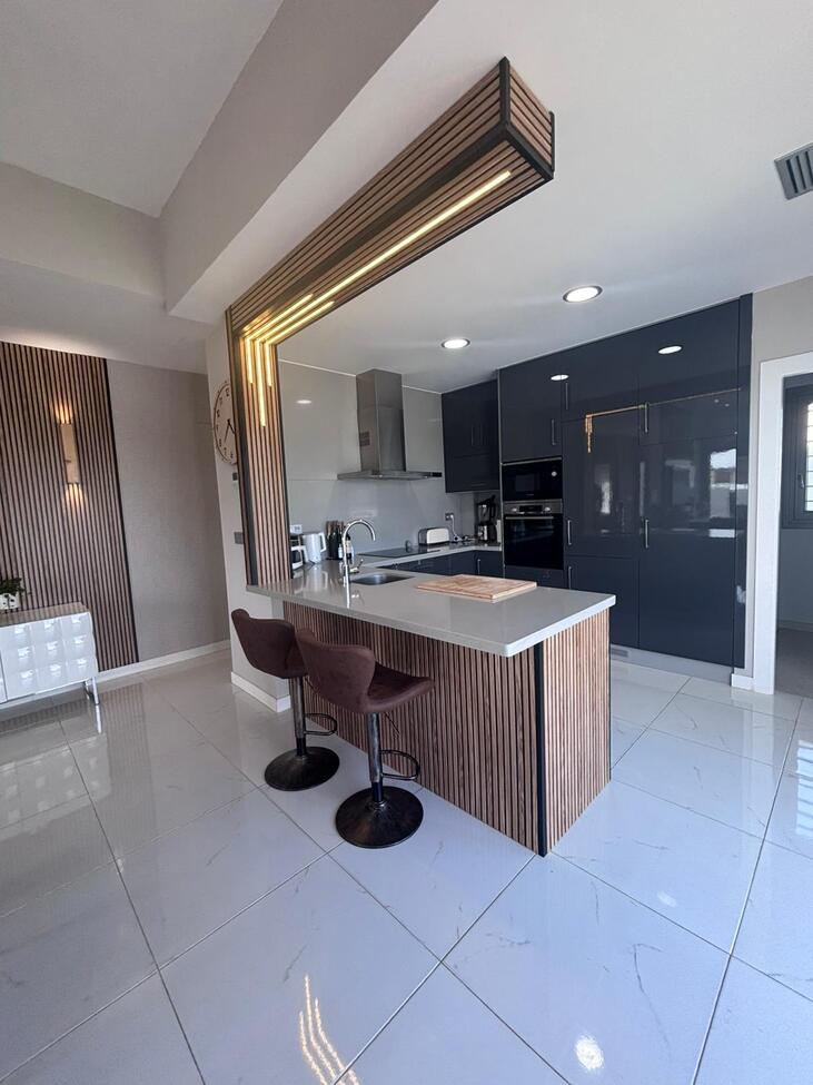 For sale - 5 Bedroom 4 Bathroom Villa in Villamartin - Costa Blanca  - Alicante