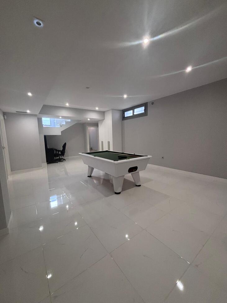 For sale - 5 Bedroom 4 Bathroom Villa in Villamartin - Costa Blanca  - Alicante