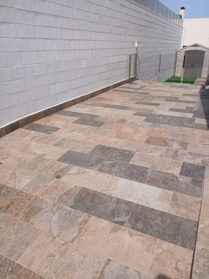 For sale - 5 Bedroom 4 Bathroom Villa in Villamartin - Costa Blanca  - Alicante