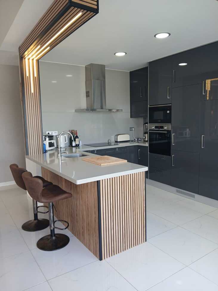 For sale - 5 Bedroom 4 Bathroom Villa in Villamartin - Costa Blanca  - Alicante