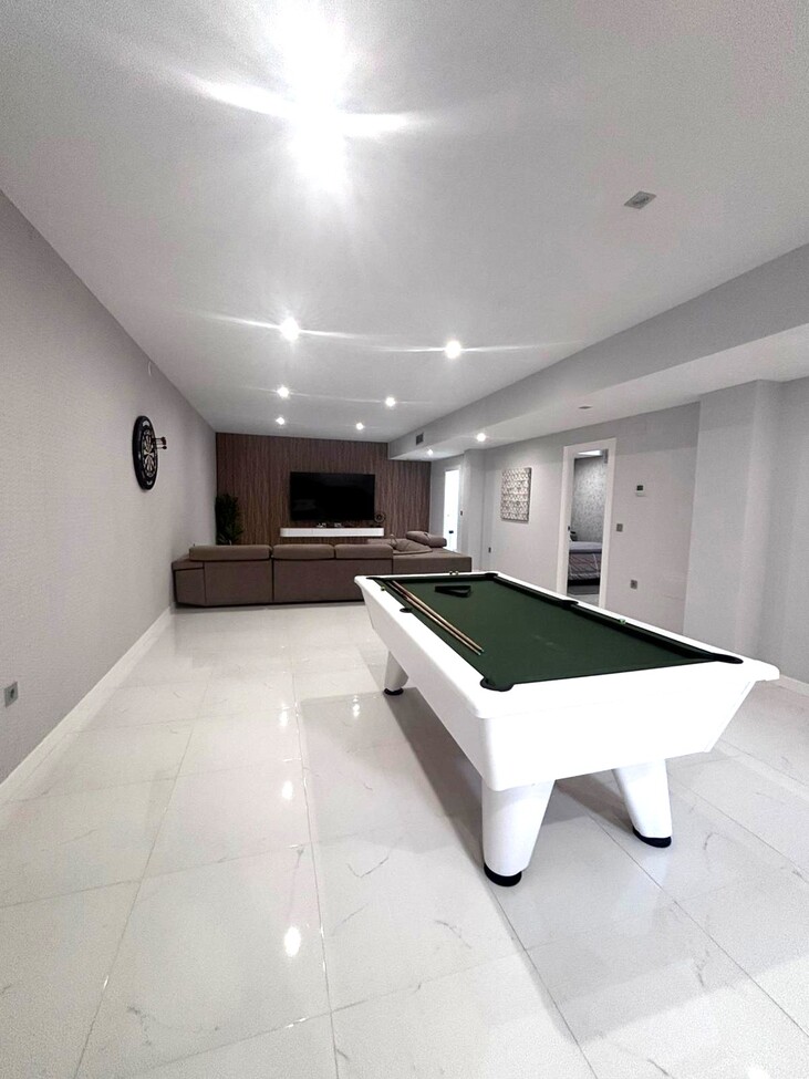 For sale - 5 Bedroom 4 Bathroom Villa in Villamartin - Costa Blanca  - Alicante