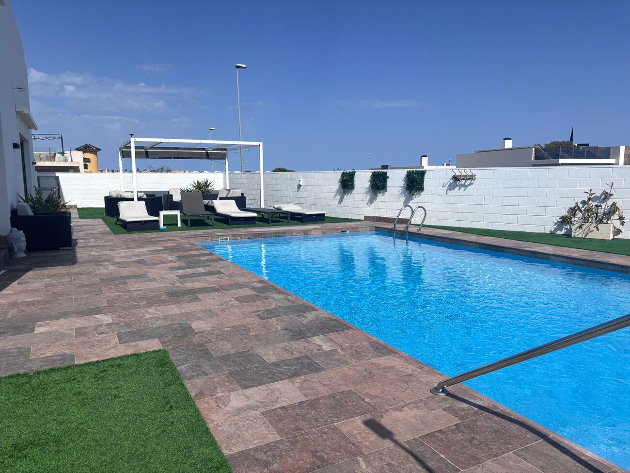 For sale - 5 Bedroom 4 Bathroom Villa in Villamartin - Costa Blanca  - Alicante