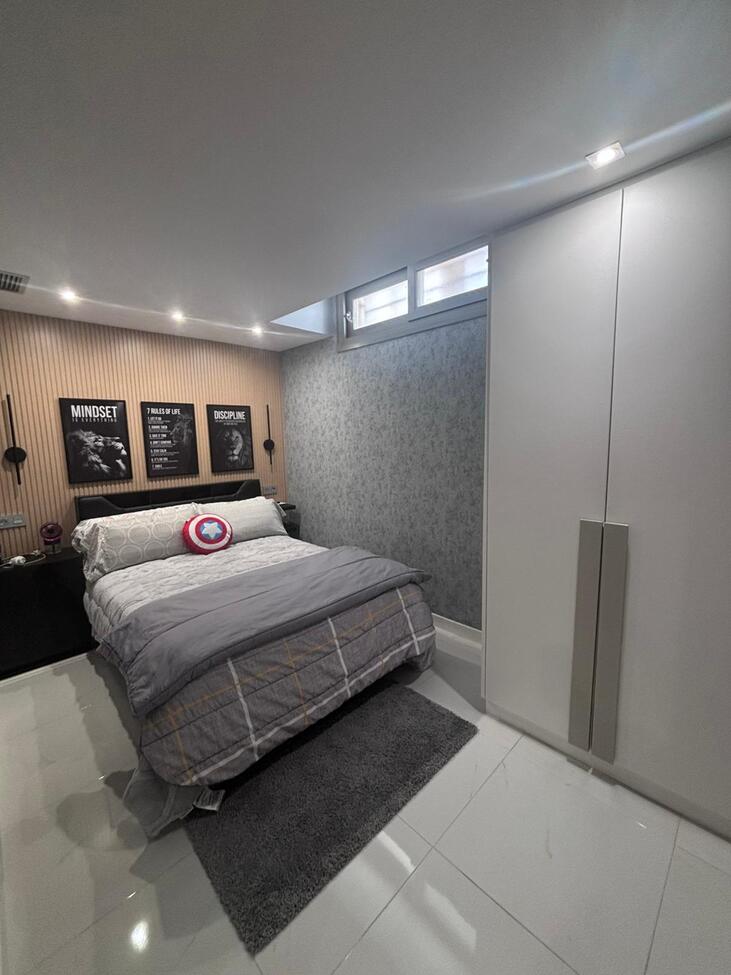 For sale - 5 Bedroom 4 Bathroom Villa in Villamartin - Costa Blanca  - Alicante